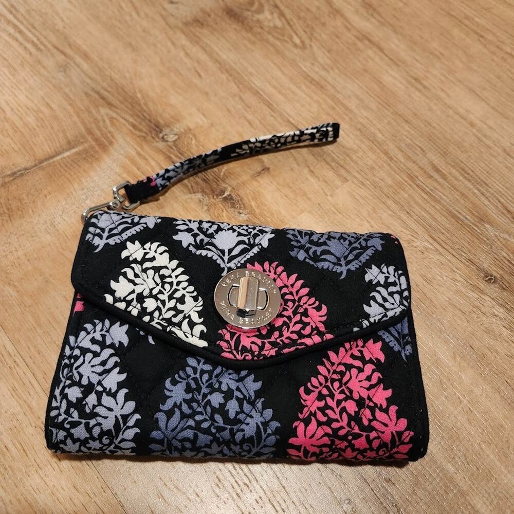 Vera Bradley Your Turn Smartphone Wristlet Canterberry Magenta NWOT